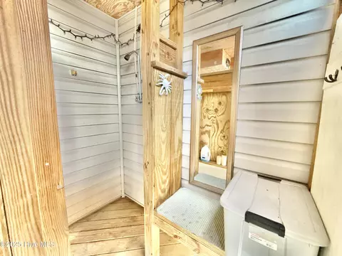 Bath - 112 Outrigger Dr, Kill Devil Hills, NC 27948 photo 3 of 4