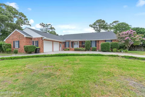 9 Quail Hollow Dr, Oak Island, NC 28465