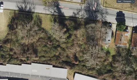 303 Deck St, Greenville, NC 27834