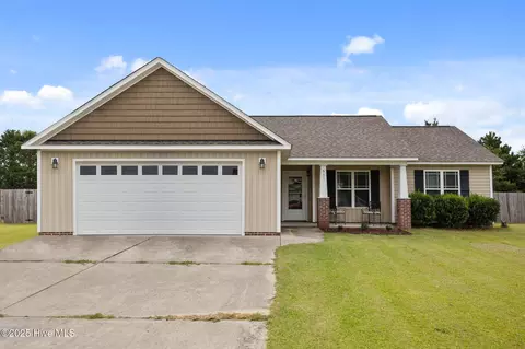 553 Rachel Ln, Grimesland, NC 27837