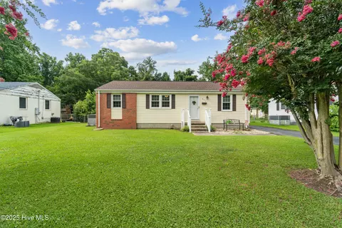 611 Maple St, Jacksonville, NC 28540