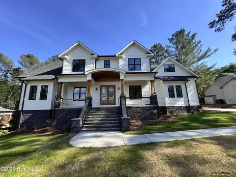 730 Diamondhead Dr S, Pinehurst, NC 28374