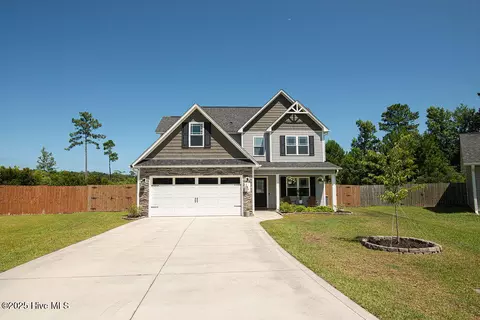 704 Mooring Ct, Sneads Ferry, NC 28460