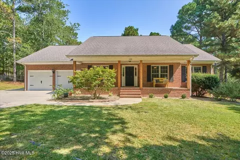 123 Bellhaven Dr, Carthage, NC 28327