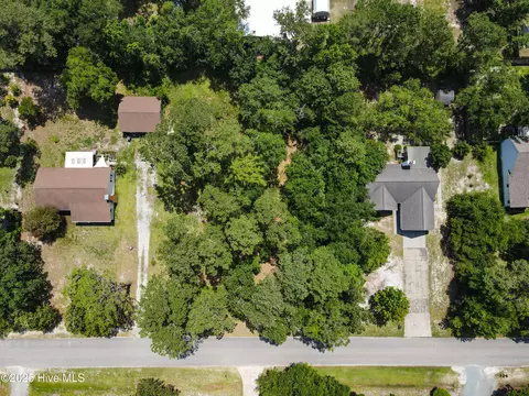 327 Masters Ln, Hampstead, NC 28443 photo 4