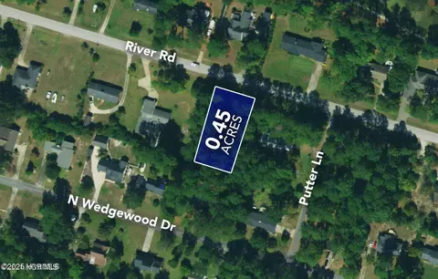 6818 River Rd, Washington, NC 27889