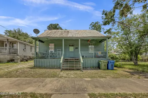 208 Meares St, Wilmington, NC 28401