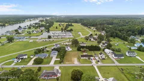 346 Country Club Ln, Newport, NC 28570