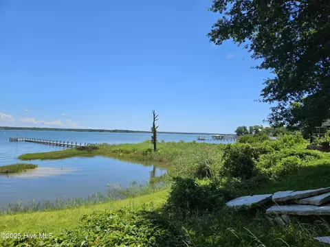 139 Hall Point Rd, Sneads Ferry, NC 28460