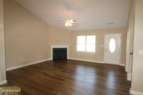 307 Basil Ct, Hubert, NC 28539 photo 2