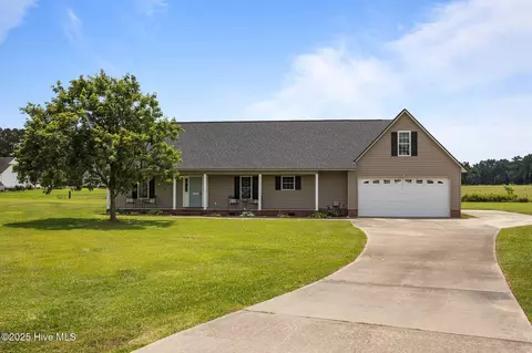 523 Redberry Ct, Grimesland, NC 27837