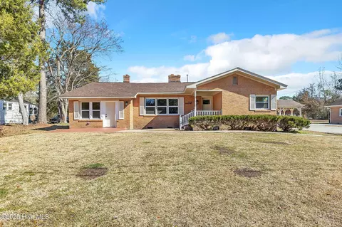 508 N Wright St, Burgaw, NC 28425