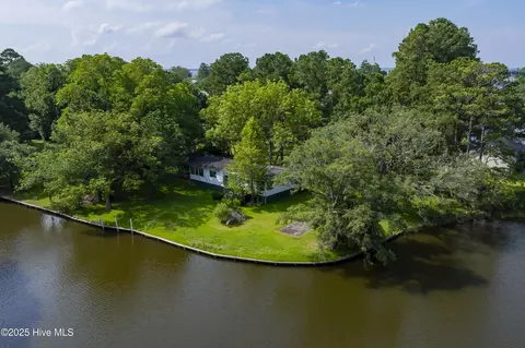 107 Midyette St, Oriental, NC 28571