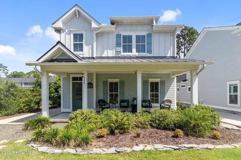 304 W 11th St, Southport, NC 28461