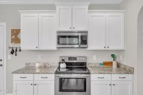 Kitchen - 256 E Conolly Ct, Hampstead, NC 28443 photo 4 of 4