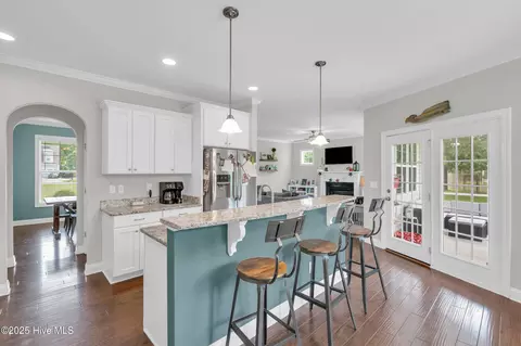 Kitchen - 256 E Conolly Ct, Hampstead, NC 28443 photo 2 of 4