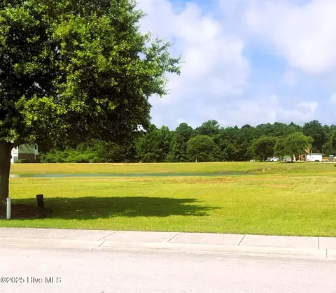 849 Cannonsgate Dr, Newport, NC 28570