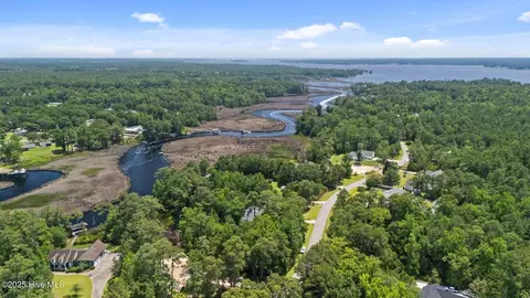 184 White Oak Bluff Rd, Stella, NC 28582