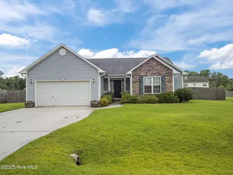 308 Springcreek Ct, Hubert, NC 28539