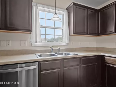 Kitchen - 308 Springcreek Ct, Hubert, NC 28539 photo 3 of 6