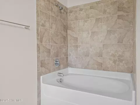 Bath - 308 Springcreek Ct, Hubert, NC 28539 photo 2 of 4