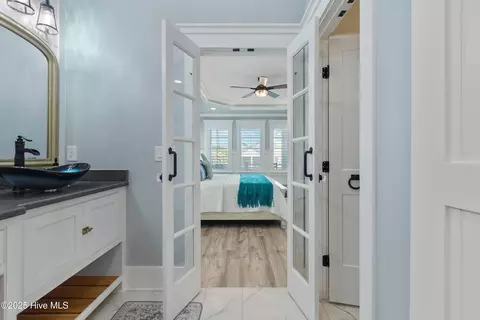 Bath - 405 39th St, Sunset Beach, NC 28468 photo 5 of 7
