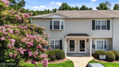 2355 Vineyard Dr #F-1, Winterville, NC 28590