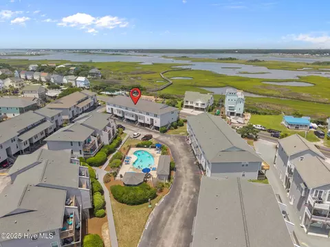 228 Lazy Day Dr, Surf City, NC 28445
