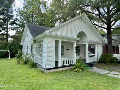 909 Lee St N, Wilson, NC 27893