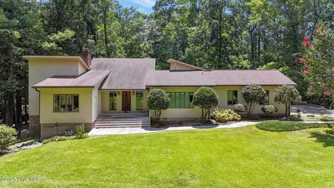 107 Hampton Dr, Washington, NC 27889