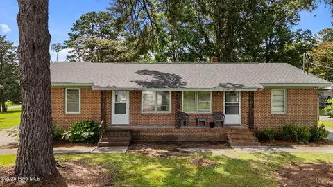 208 S Anderson St, Elm City, NC 27822