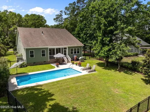 Exterior - 159 Aster Pl, Hampstead, NC 28443 photo 9 of 11