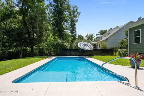 Exterior - 159 Aster Pl, Hampstead, NC 28443 photo 7 of 11