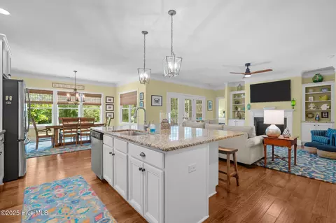 Kitchen - 159 Aster Pl, Hampstead, NC 28443 photo 5 of 5