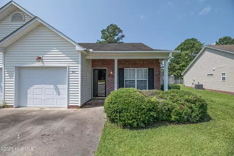 321 Lake Rd #B, Greenville, NC 27834