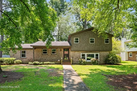208 Greenwood Dr, Greenville, NC 27834