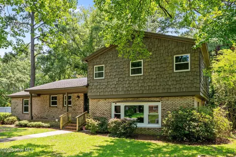 208 Greenwood Dr, Greenville, NC 27834