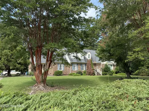 2207 Greenwich Ln NW, Wilson, NC 27896