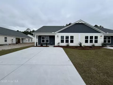 506 Cove Dr, Newport, NC 28570
