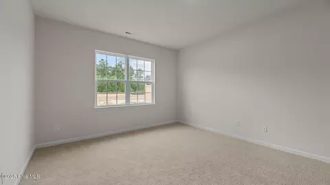 Bedroom - 2027 Minnette Cir, New Bern, NC 28562 photo 5 of 7