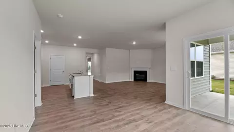 Living - 2027 Minnette Cir, New Bern, NC 28562 photo 4 of 4