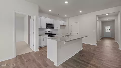 Entry Way - 2027 Minnette Cir, New Bern, NC 28562 photo 3 of 3