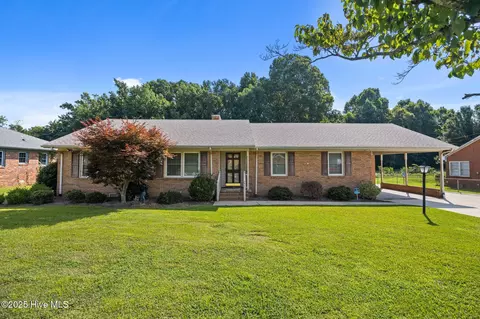 420 Darby Ave, Kinston, NC 28501