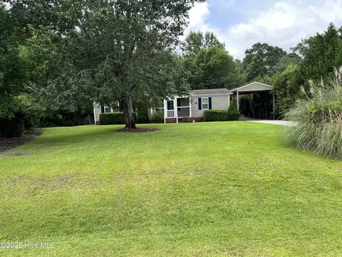 2106 Holly Hill Ct, Swansboro, NC 28584