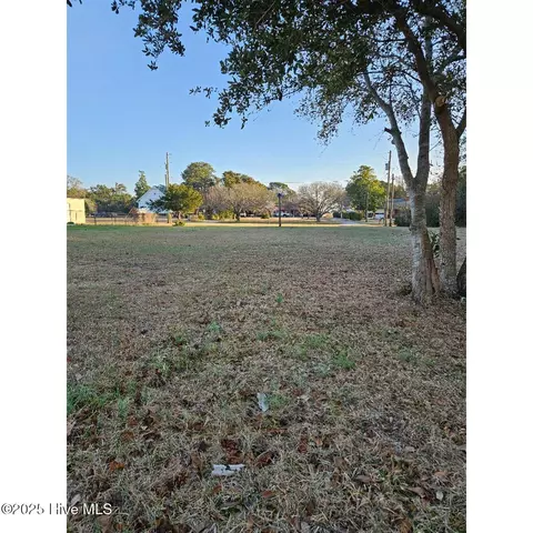 305 Soundview Dr, Cape Carteret, NC 28584