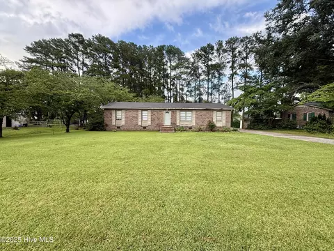 1075 Martin Dr, Jamesville, NC 27846