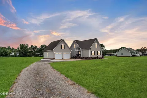 817 Tulls Creek Rd, Moyock, NC 27958