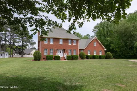 210 Castle Way, Winterville, NC 28590