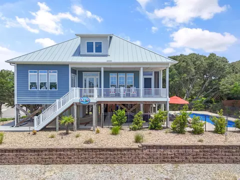 2542 Marsh Hen Dr, Oak Island, NC 28465