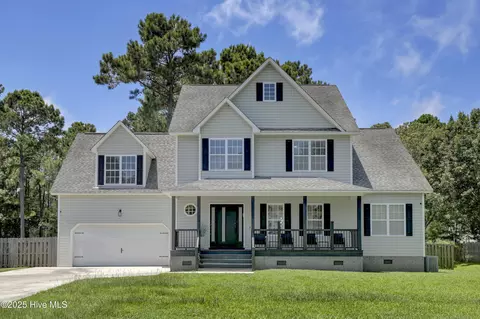 302 Osprey Point Dr, Sneads Ferry, NC 28460